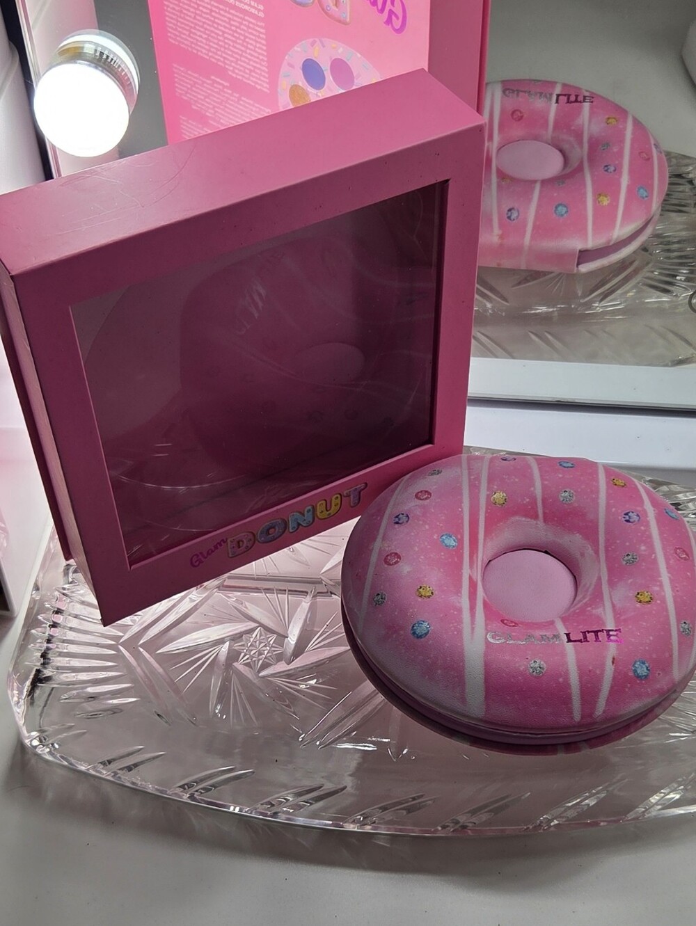 GLAMLITE GLAM DONUT EYESHADOW PALETTE WITH ORIGINAL BOX
